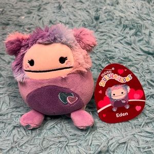 💛Squishmallows Eden the Bigfoot Valentine 4” NEW
